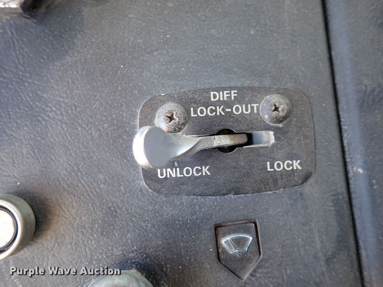 image for item DN2410 1992 Ford LT8000  dump truck