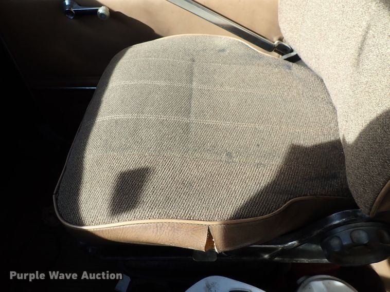 image for item DN2410 1992 Ford LT8000  dump truck