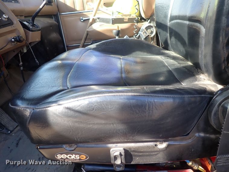 image for item DN2410 1992 Ford LT8000  dump truck