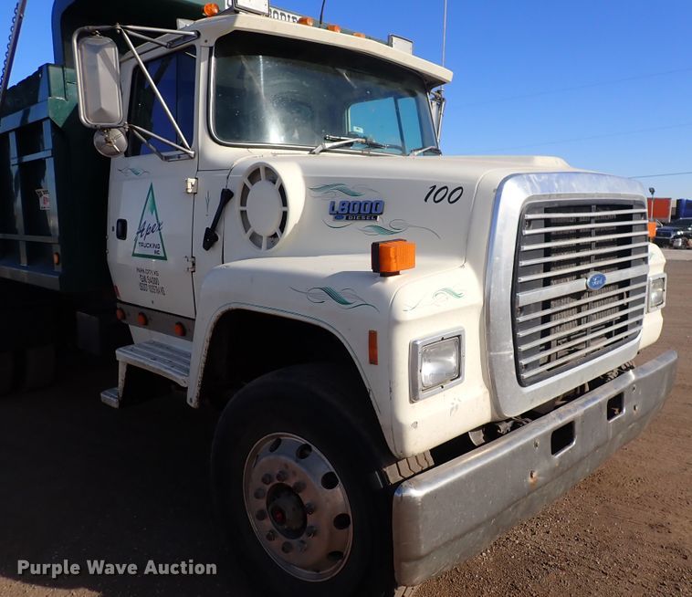 image for item DN2410 1992 Ford LT8000  dump truck