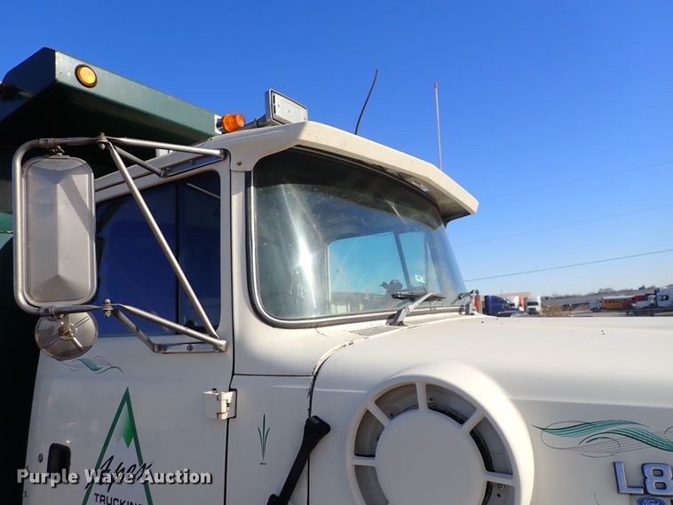 image for item DN2410 1992 Ford LT8000  dump truck