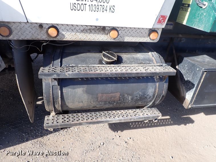 image for item DN2410 1992 Ford LT8000  dump truck