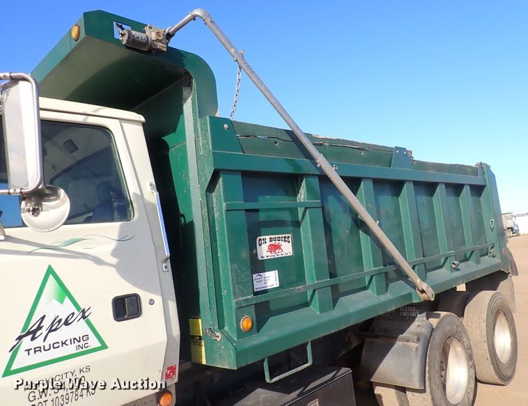 image for item DN2410 1992 Ford LT8000  dump truck