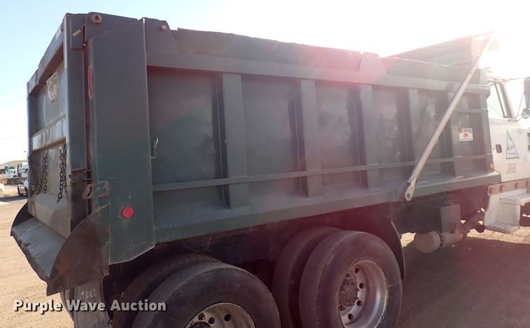 image for item DN2410 1992 Ford LT8000  dump truck
