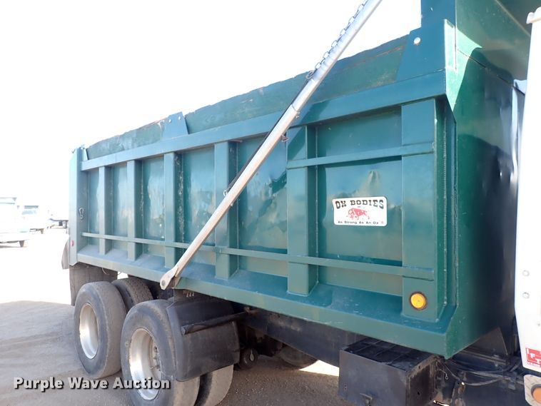 image for item DN2410 1992 Ford LT8000  dump truck