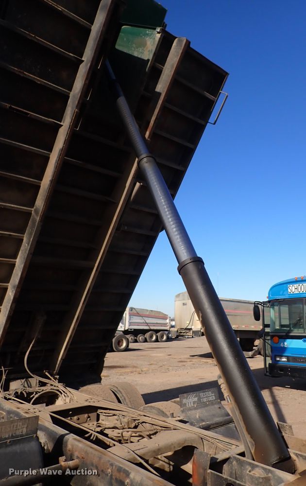 image for item DN2410 1992 Ford LT8000  dump truck