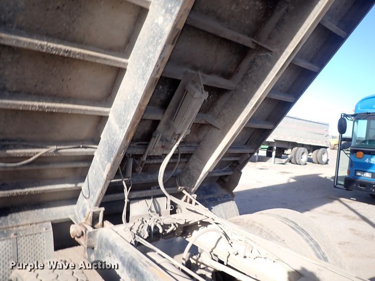 image for item DN2410 1992 Ford LT8000  dump truck