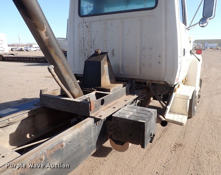 image for item DN2410 1992 Ford LT8000  dump truck