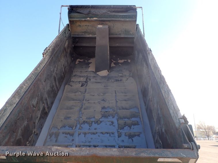 image for item DN2410 1992 Ford LT8000  dump truck