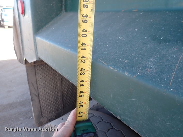 image for item DN2410 1992 Ford LT8000  dump truck