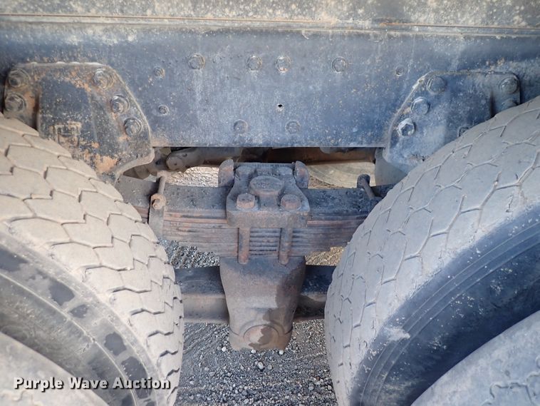 image for item DN2410 1992 Ford LT8000  dump truck