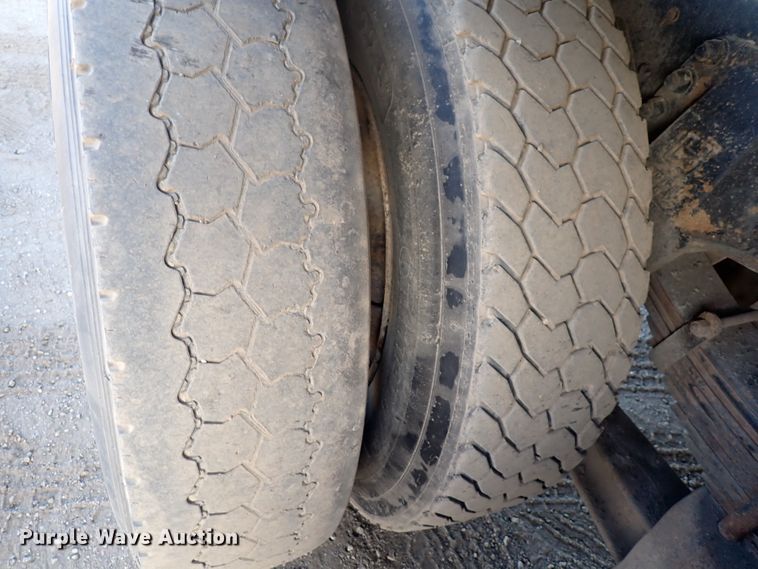 image for item DN2410 1992 Ford LT8000  dump truck