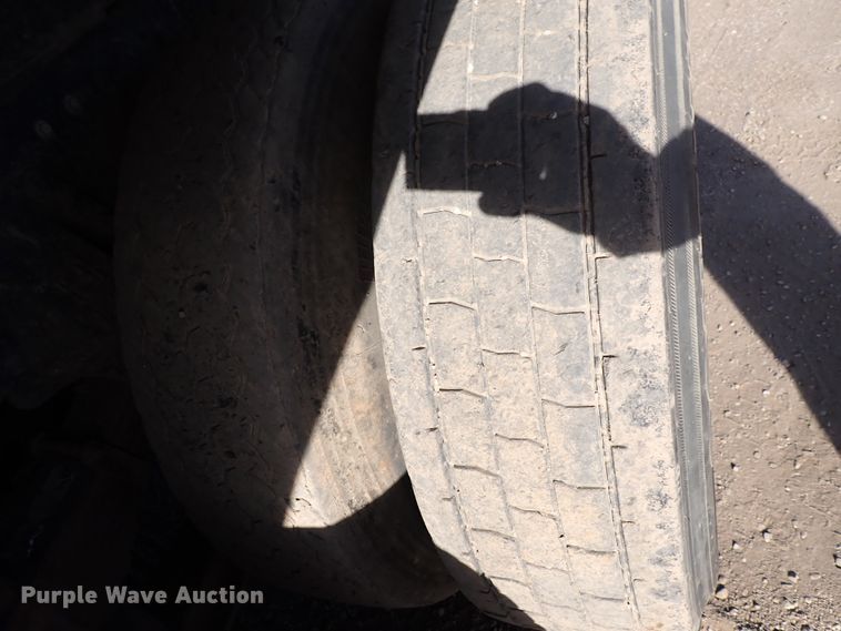 image for item DN2410 1992 Ford LT8000  dump truck