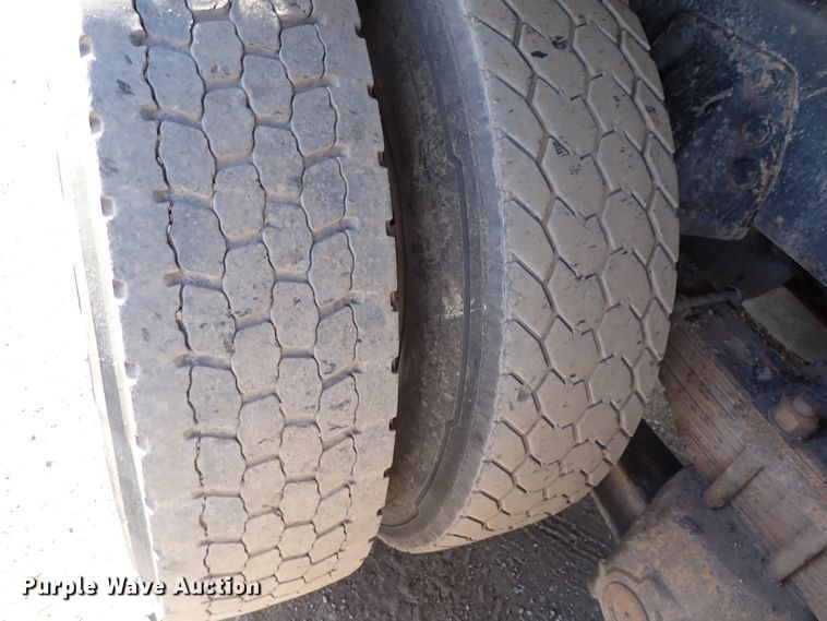 image for item DN2410 1992 Ford LT8000  dump truck