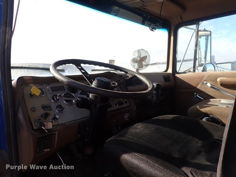 image for item DN2411 1994 Ford LT8000F  dump truck