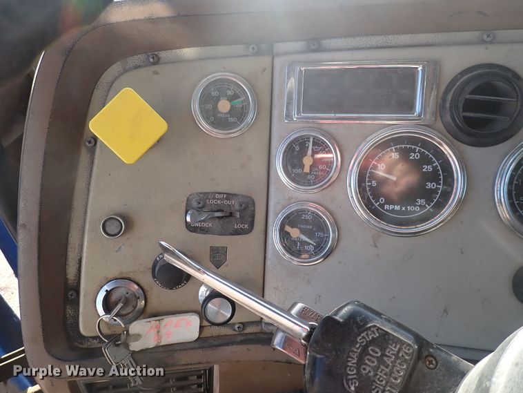 image for item DN2411 1994 Ford LT8000F  dump truck