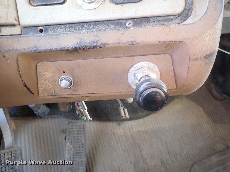 image for item DN2411 1994 Ford LT8000F  dump truck