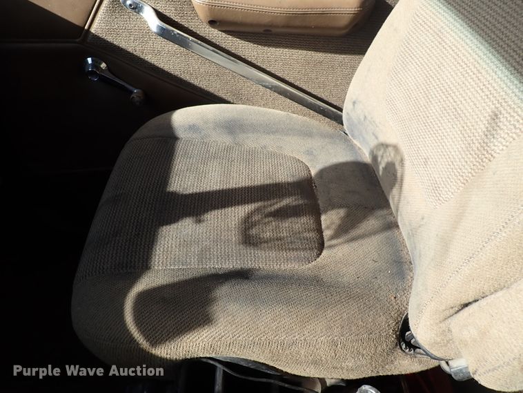 image for item DN2411 1994 Ford LT8000F  dump truck