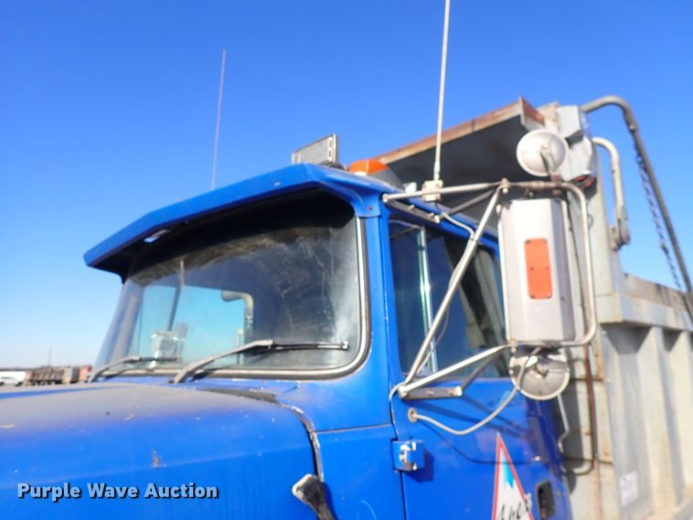 image for item DN2411 1994 Ford LT8000F  dump truck