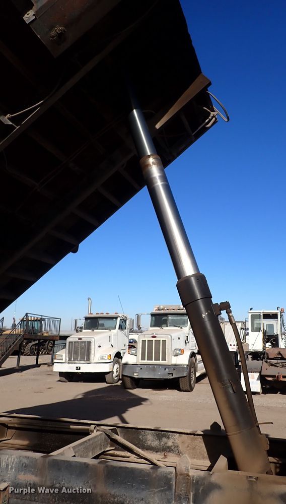 image for item DN2411 1994 Ford LT8000F  dump truck