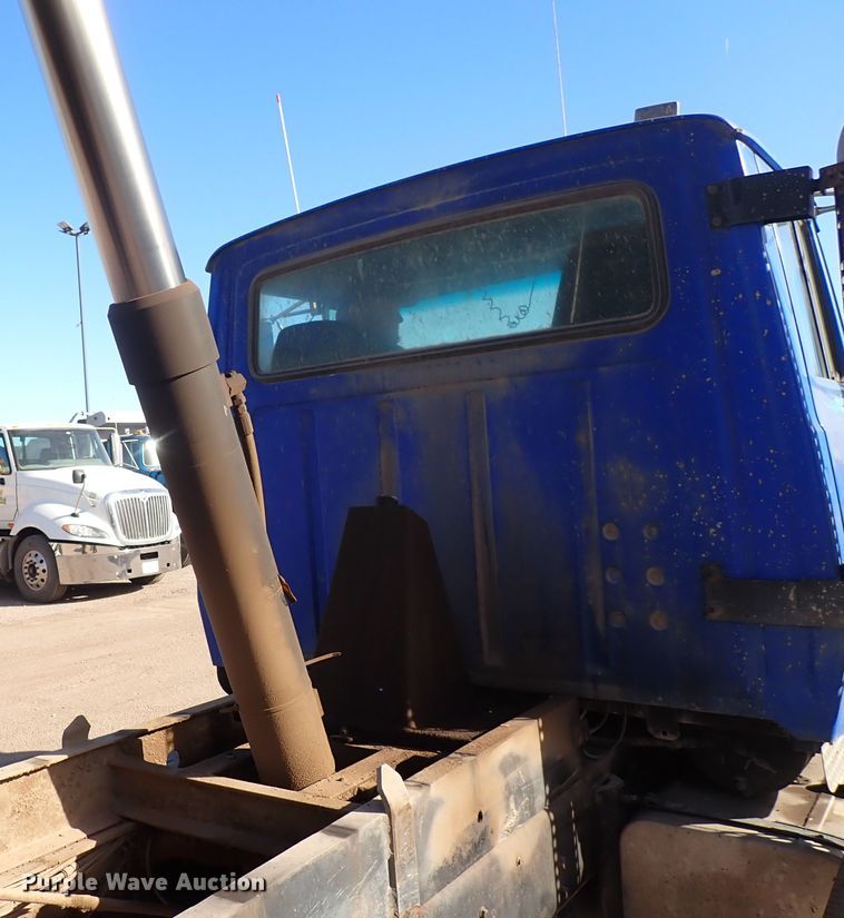 image for item DN2411 1994 Ford LT8000F  dump truck