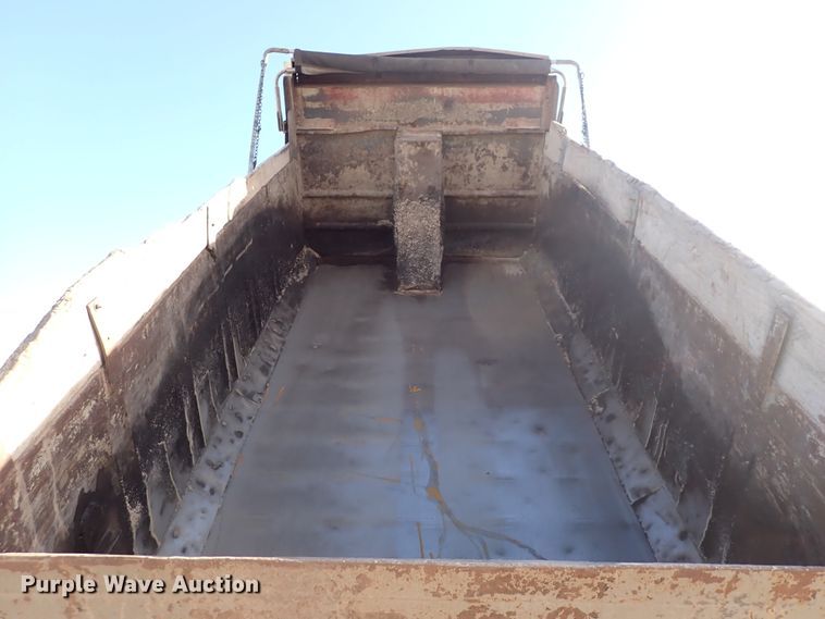 image for item DN2411 1994 Ford LT8000F  dump truck