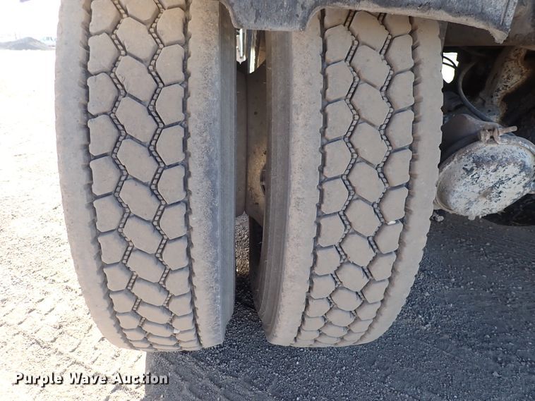 image for item DN2411 1994 Ford LT8000F  dump truck