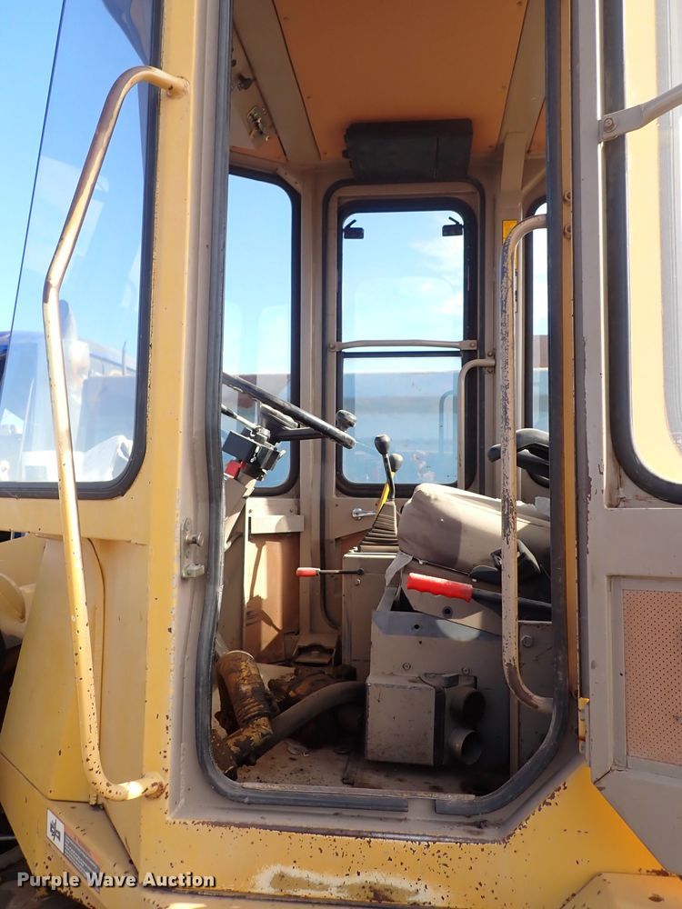 image for item DN2415 1993 John Deere 244E  wheel loader