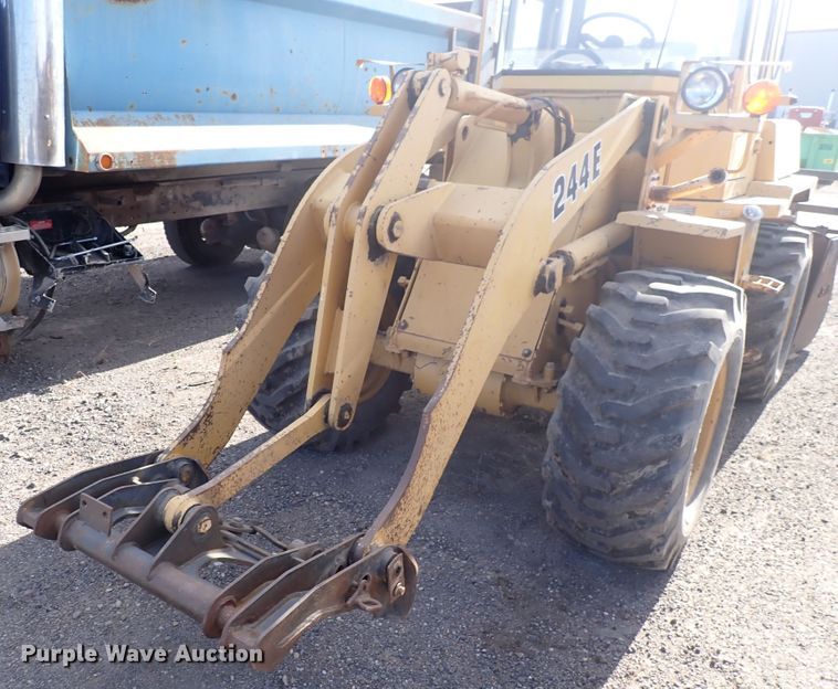 image for item DN2415 1993 John Deere 244E  wheel loader