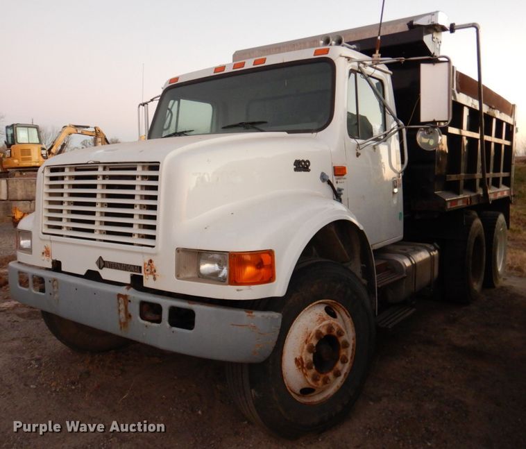 image for item DN2525 2000 International 4900  dump truck