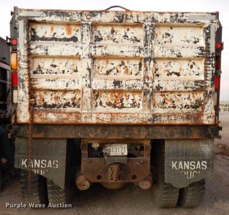 image for item DN2525 2000 International 4900  dump truck