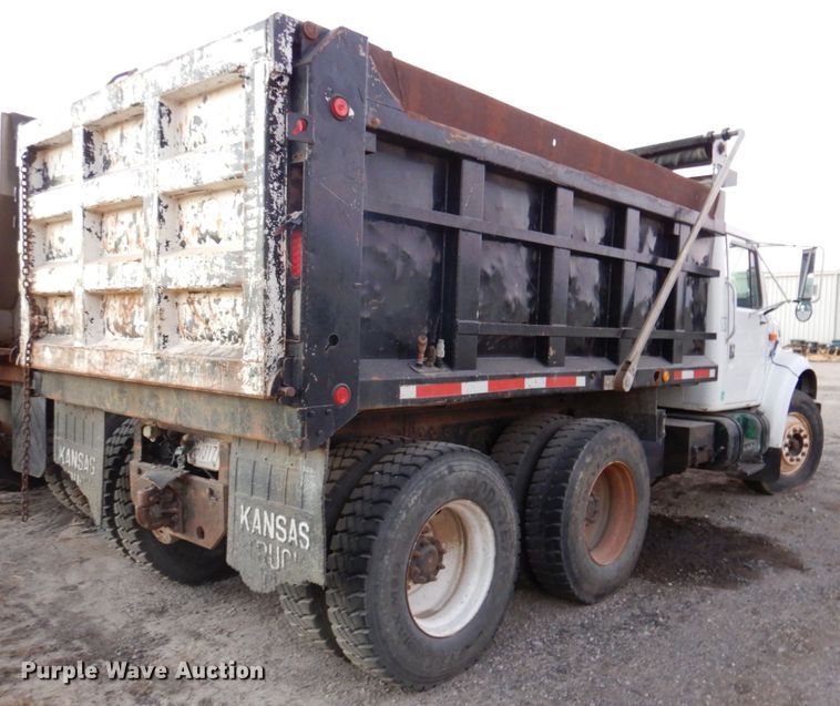 image for item DN2525 2000 International 4900  dump truck