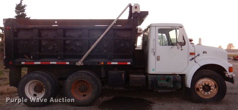 image for item DN2525 2000 International 4900  dump truck