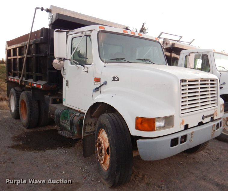 image for item DN2525 2000 International 4900  dump truck