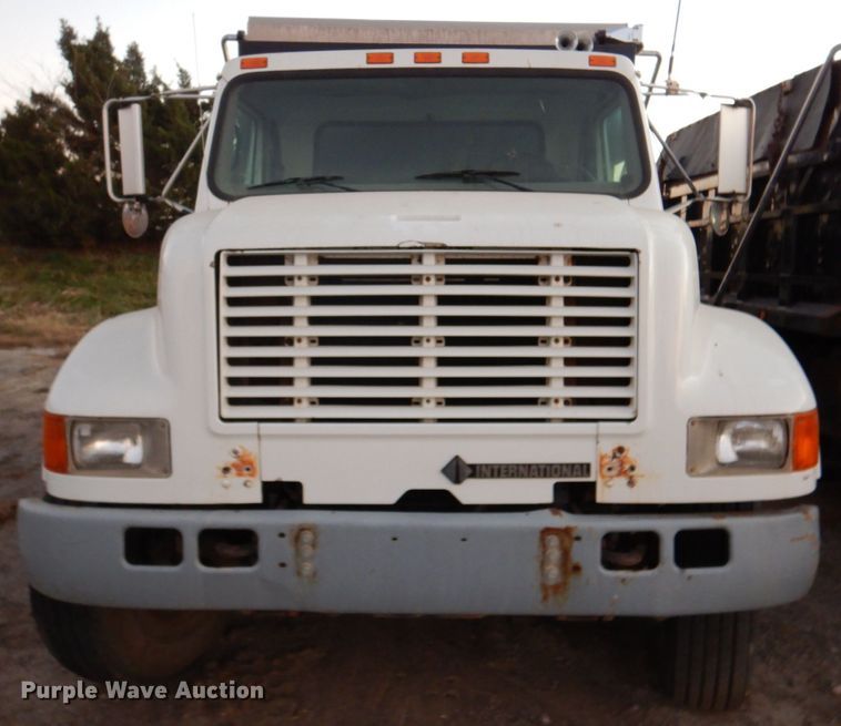 image for item DN2525 2000 International 4900  dump truck