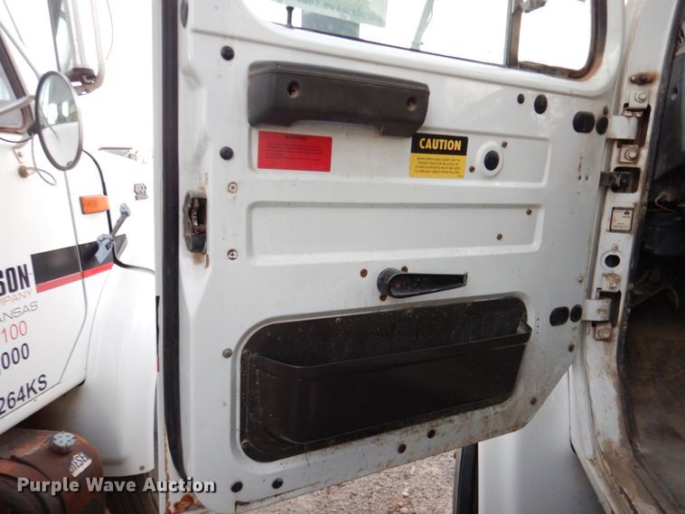 image for item DN2525 2000 International 4900  dump truck