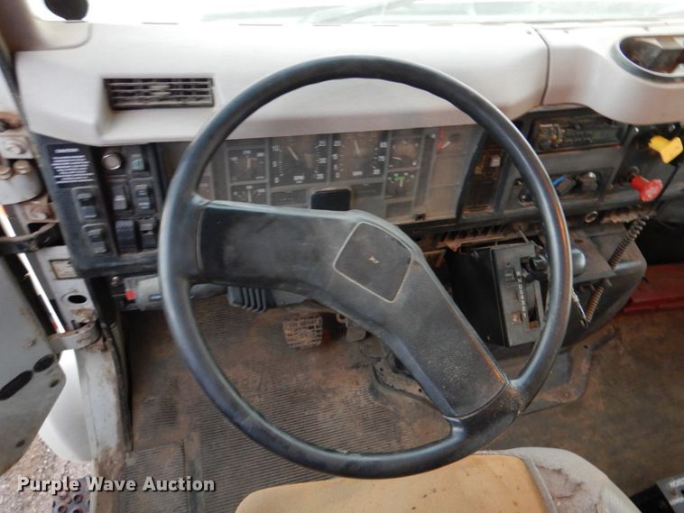 image for item DN2525 2000 International 4900  dump truck