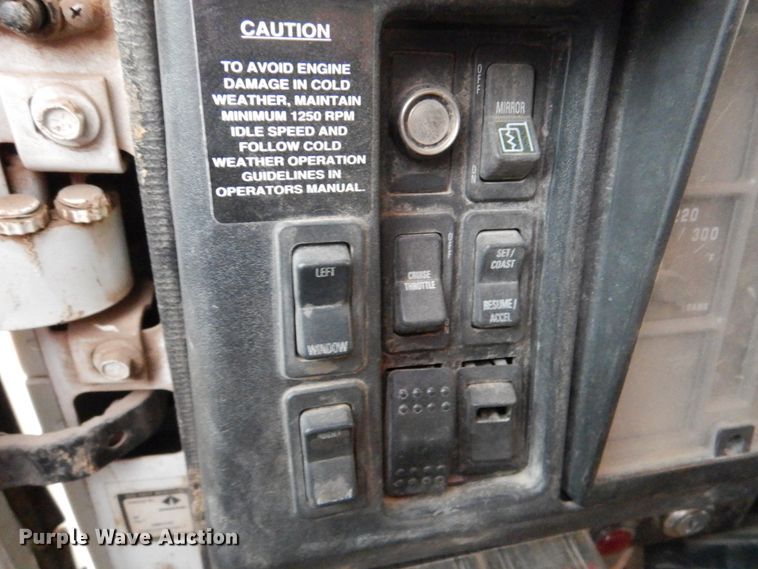 image for item DN2525 2000 International 4900  dump truck