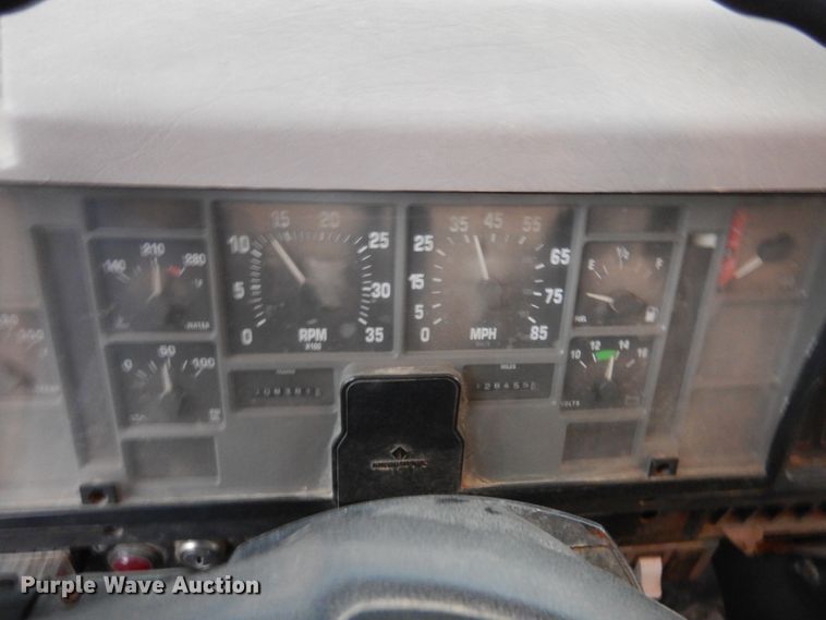 image for item DN2525 2000 International 4900  dump truck