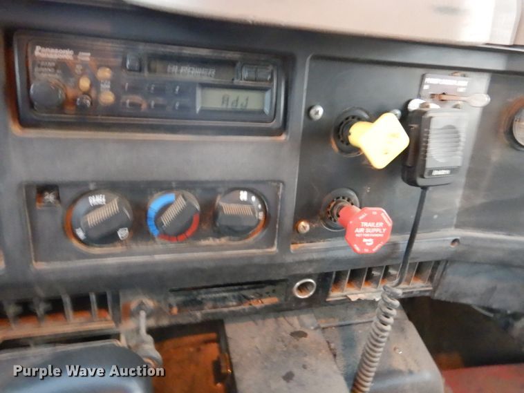 image for item DN2525 2000 International 4900  dump truck