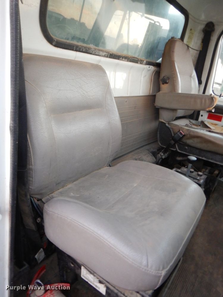 image for item DN2525 2000 International 4900  dump truck