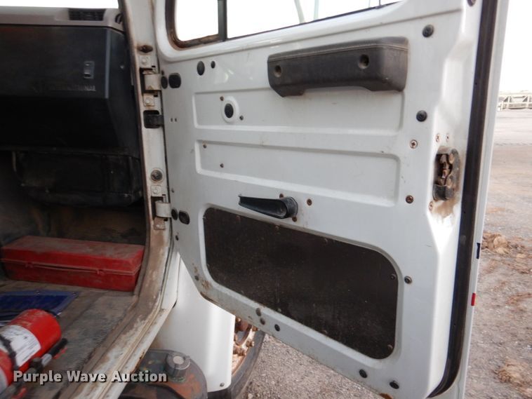 image for item DN2525 2000 International 4900  dump truck