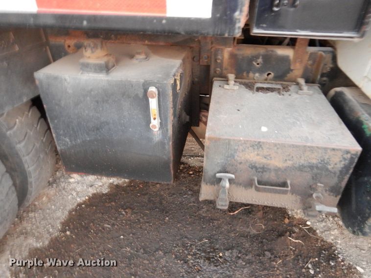 image for item DN2525 2000 International 4900  dump truck