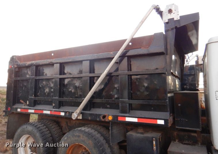 image for item DN2525 2000 International 4900  dump truck