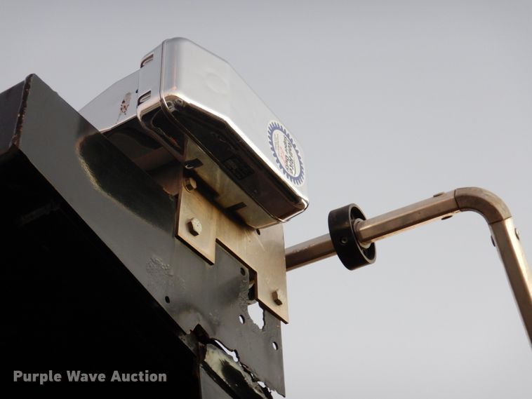 image for item DN2525 2000 International 4900  dump truck