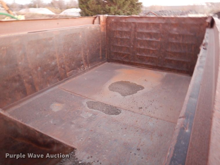 image for item DN2525 2000 International 4900  dump truck