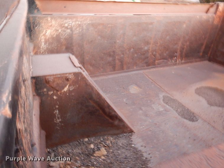 image for item DN2525 2000 International 4900  dump truck