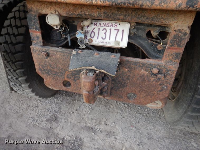 image for item DN2525 2000 International 4900  dump truck