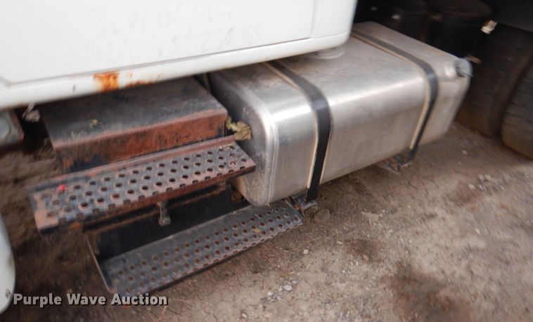 image for item DN2525 2000 International 4900  dump truck