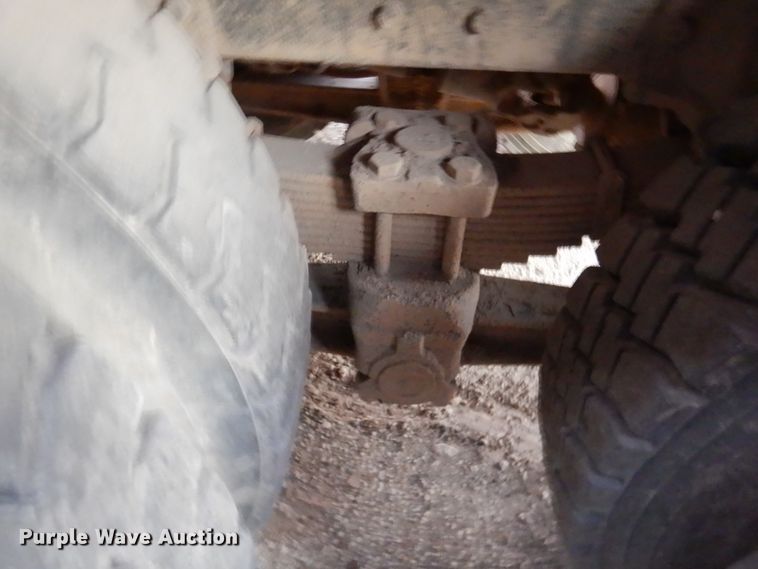 image for item DN2525 2000 International 4900  dump truck